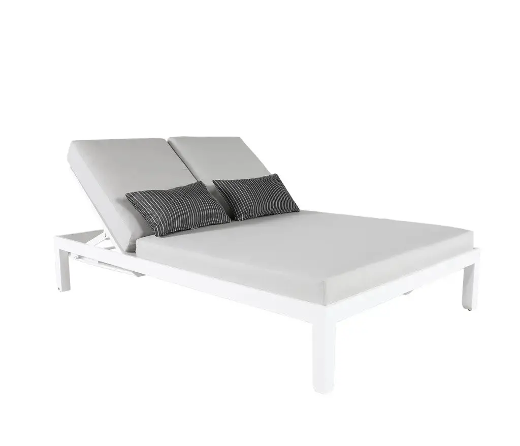 Apex Outdoor Daybed 1