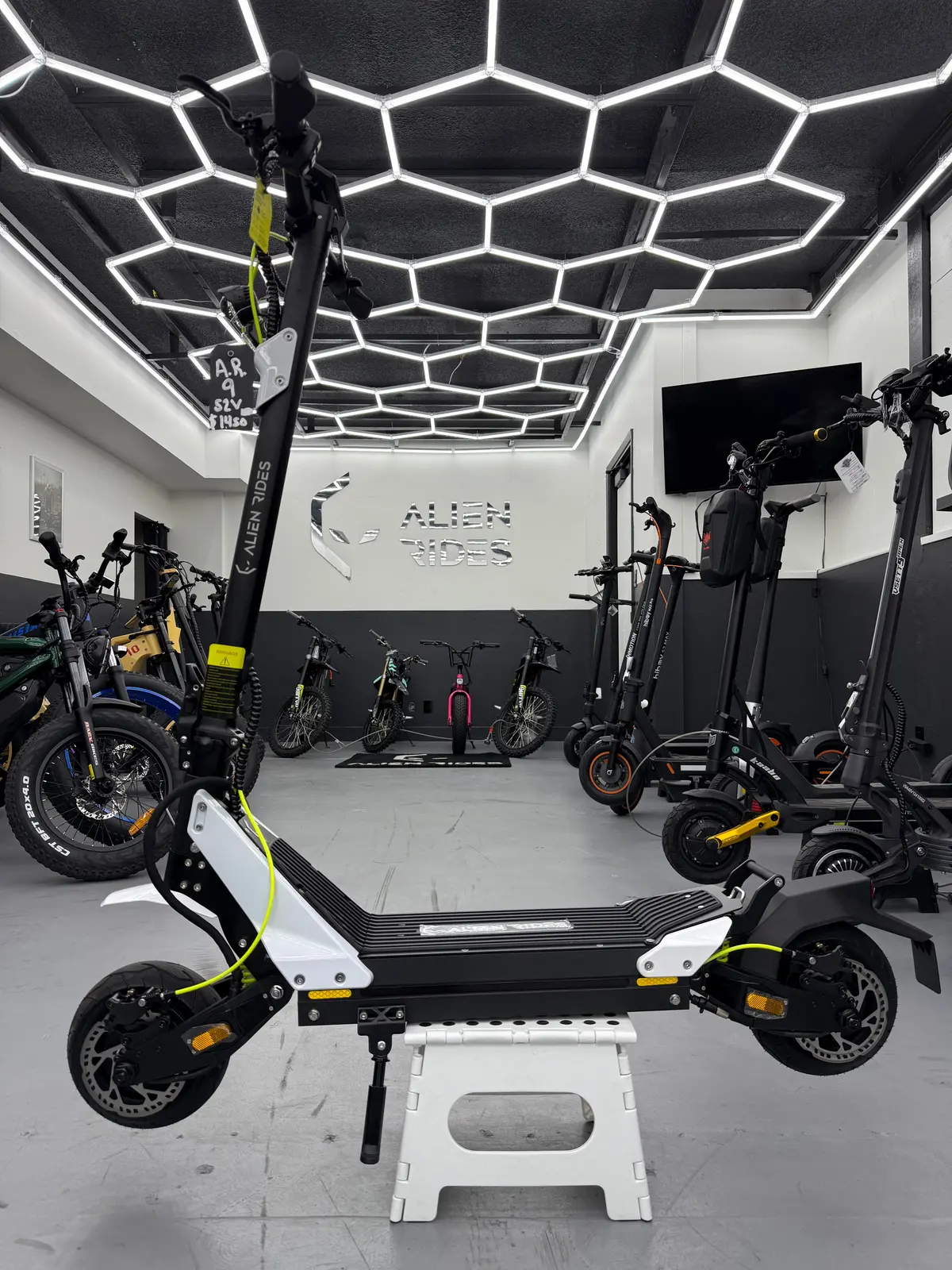 Ar-9 Electric Scooter 52V 18.5 (2 Month Alien Care Basic For Free) 1