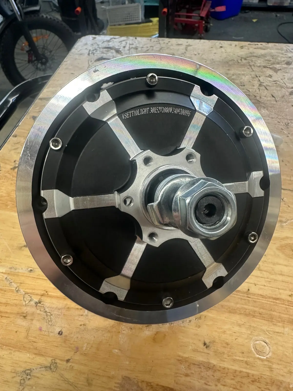 Vsett 10 Light Motor 1