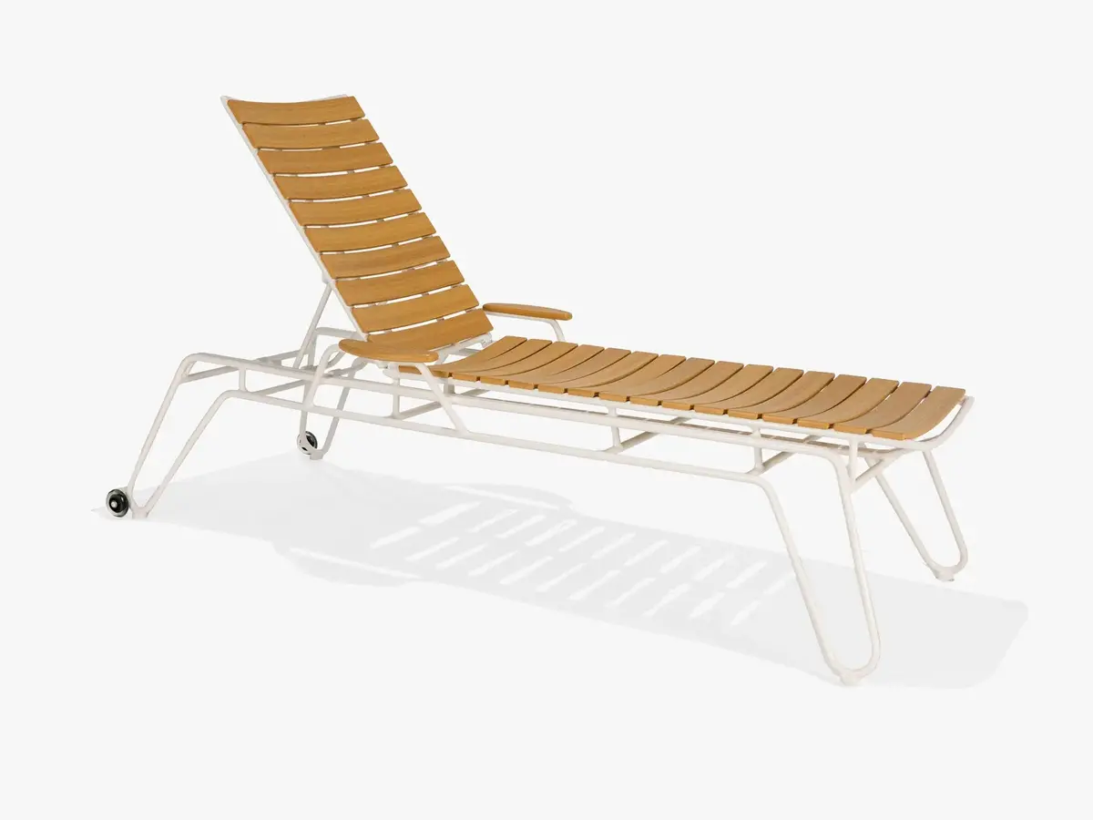 Fountainhead Chaise Lounge - M70009 1