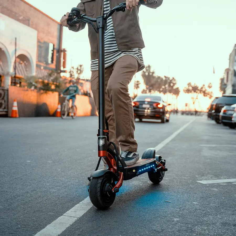 Kaabo Mantis 8 Dual Motor Electric Scooter 1