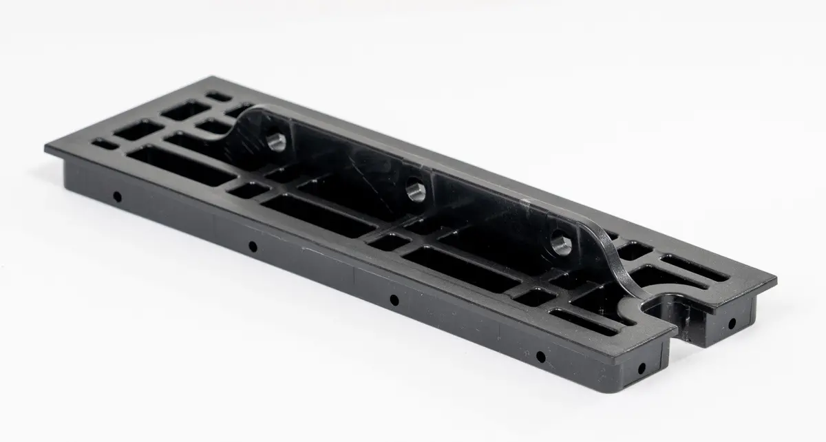 Master Pro Battery Box Upper Bracket (Plastic) 1