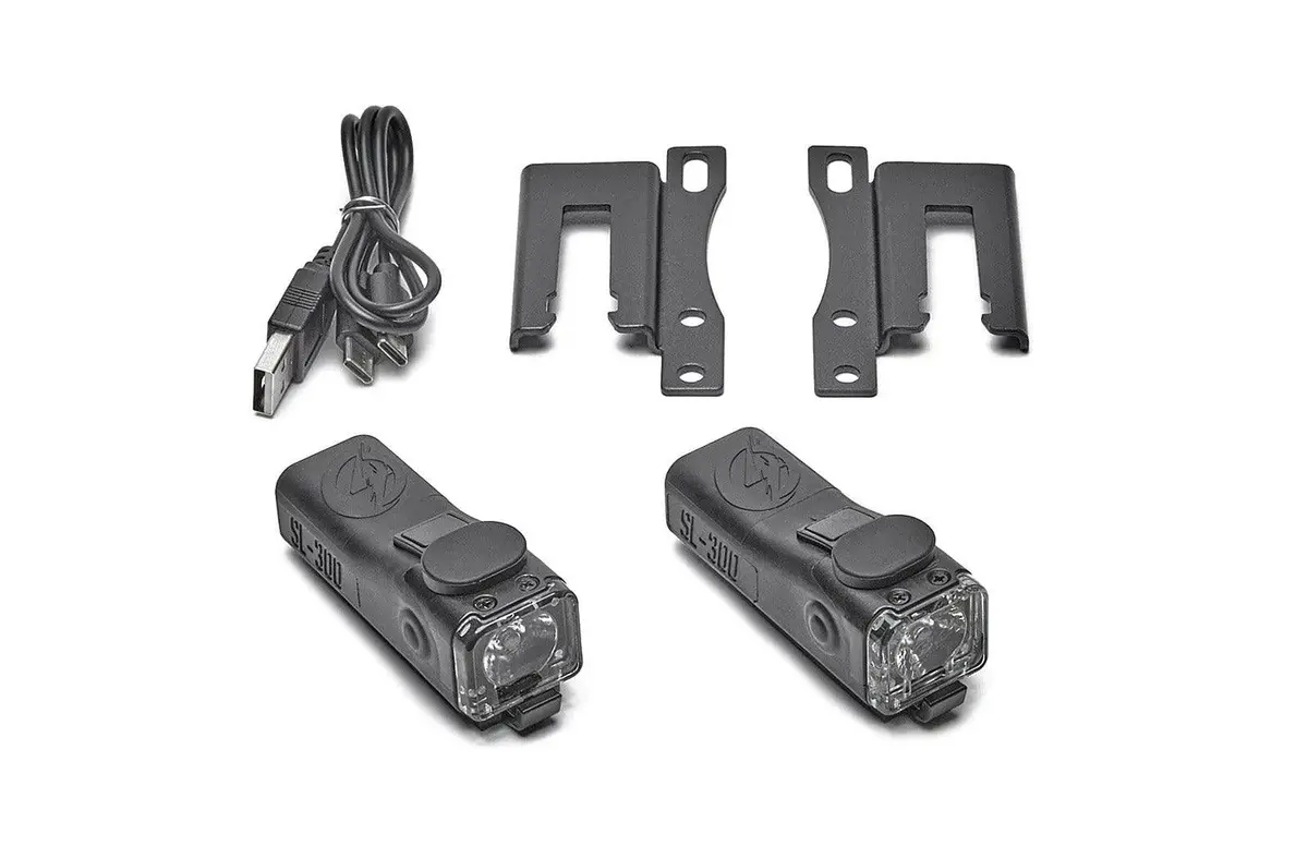 Sl-300 Front Pack (Light & Bracket) 1