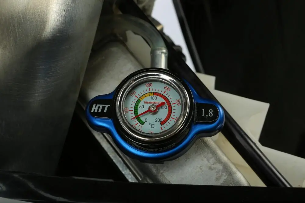 Radiator Cap With Temperature Gauge 1